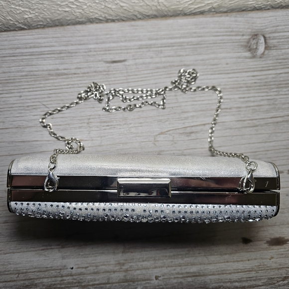 Silver Evening Clutch with chain - Picture 5 of 9